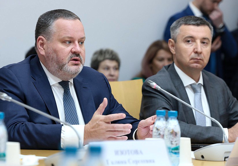 Министр труда и социальной защиты РФ Антон Котяков и Статс-секретарь - заместитель Министра труда и социальной защиты РФ Андрей Пудов