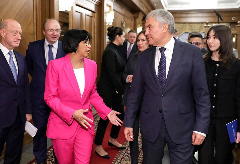 Vyacheslav Volodin, Jefe de la Duma Estatal, y Delcy Eloína Rodríguez Gómez, Vicepresidenta Ejecutiva, Ministra del Poder Popular de Economía, Finanzas y Comercio Exterior de la República Bolivariana de Venezuela