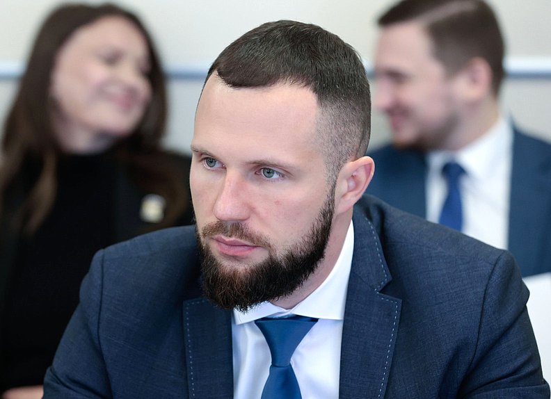Член Комитета по промышленности и торговле Алексей Золотарев