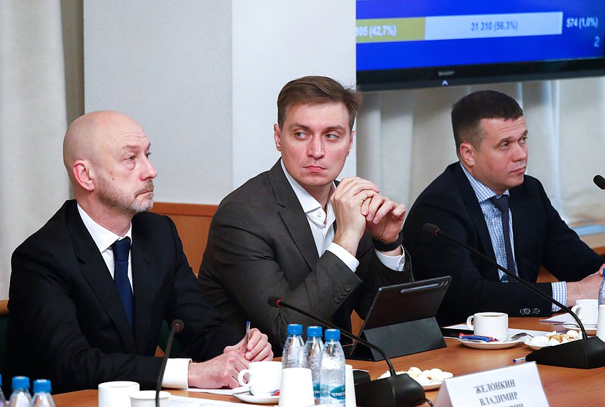 Круглый стол на тему "Предварительные итоги реализации в Санкт-Петербурге Федерального закона «О проведении эксперимента по расширению доступности среднего профессионального образования»