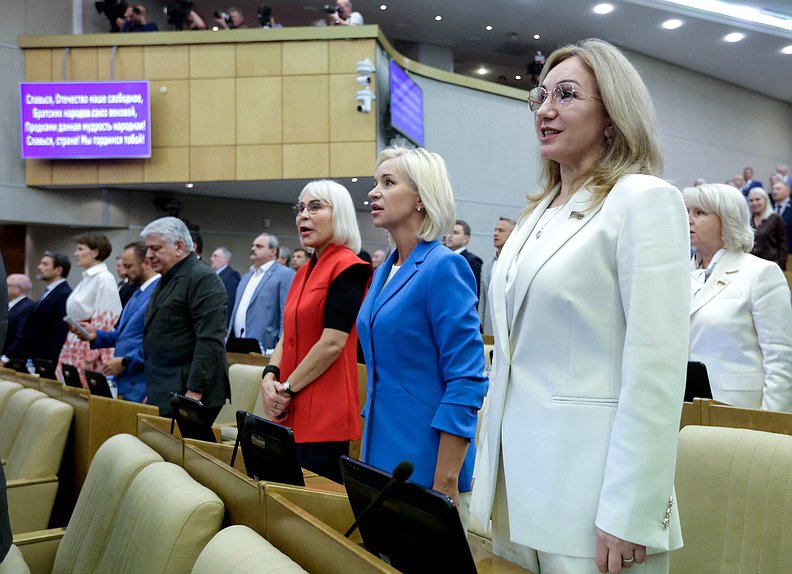 Первый заместитель Председателя Комитета по экономической политике Надежда Школкина, Председатель Комитета по культуре Ольга Казакова и член Комитета по просвещению Лариса Тутова