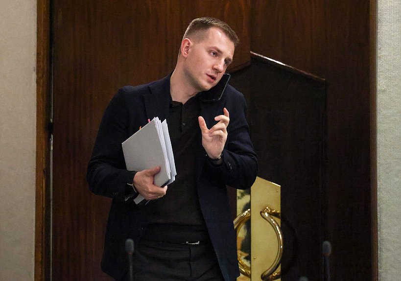 Председатель Комитета по молодежной политике Артем Метелев