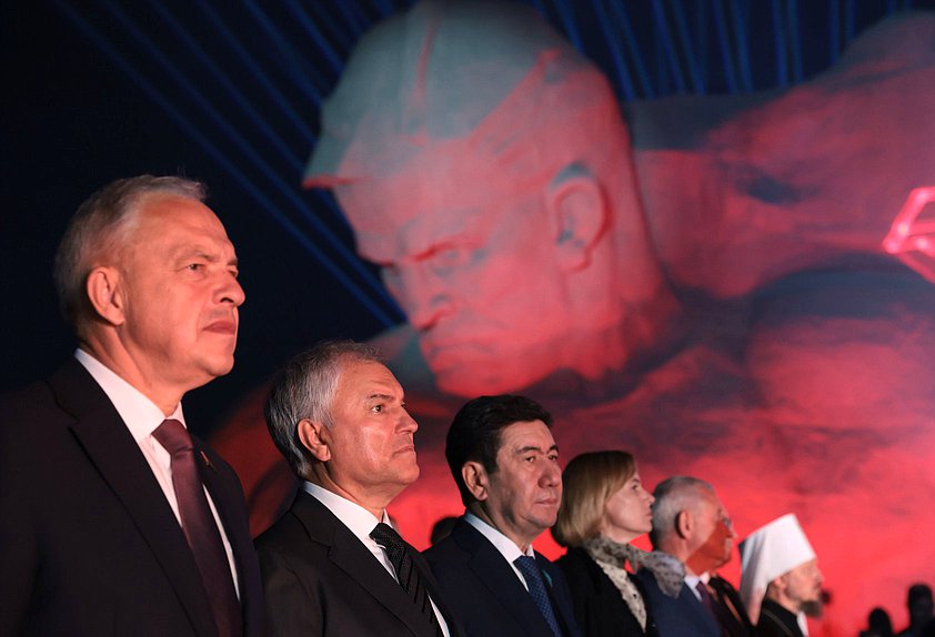Председатель Государственной Думы Вячеслав Володин, Председатель Палаты представителей Национального собрания Республики Беларусь Игорь Сергеенко и Председатель Мажилиса Парламента Республики Казахстан Ерлан Кошанов. Митинг-реквием, приуроченный к 85-й годовщине начала Великой Отечественной войны
