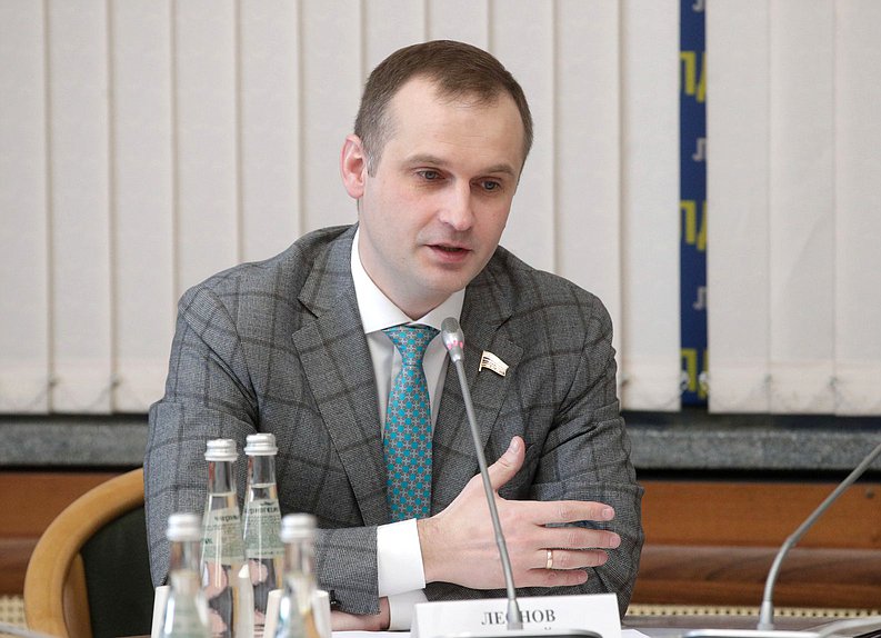 Председатель Комитета по охране здоровья Сергей Леонов