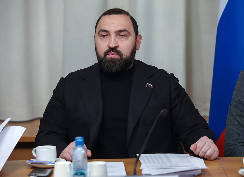 Член Комитета по охране здоровья Бийсултан Хамзаев