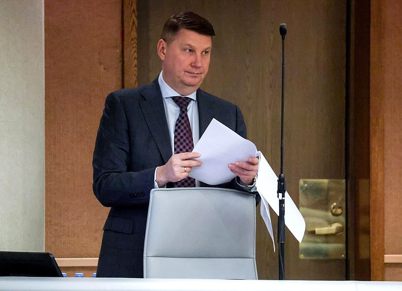 Полномочный представитель Правительства РФ в Государственной Думе Александр Синенко