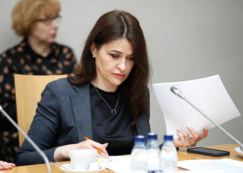 Заседание рабочей группы «Реализация государственной политики по сохранению и укреплению традиционных семейных ценностей, воспитанию и образованию детей и молодежи» Комитета по вопросам семьи, женщин и детей