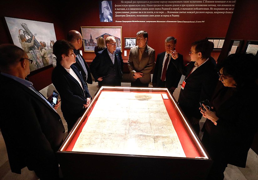 Члены делегаций стран-членов ОДКБ посетили выставки "Великая Победа. Россия - моя история" и "Без срока давности. Нюрнберг. 80 лет" в Москве