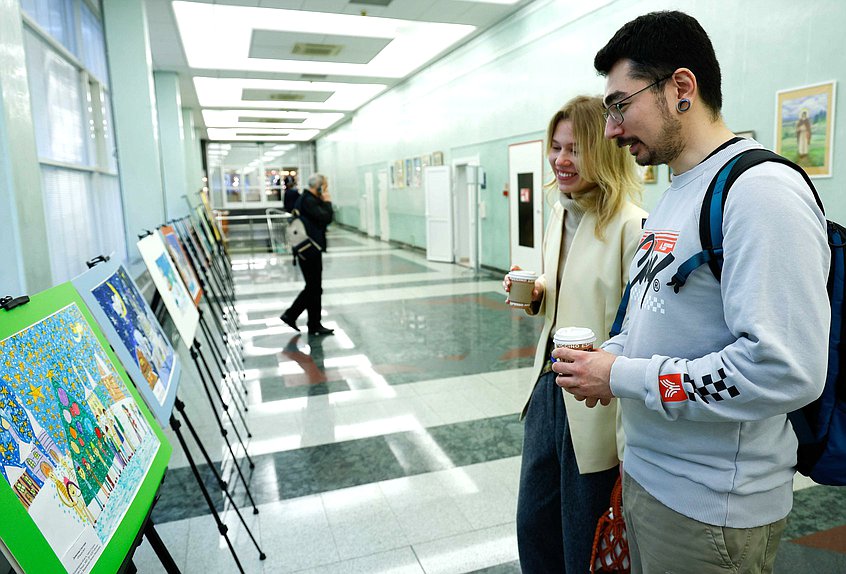 Открытие выставки детских рисунков «Светлое Рождество: детские образы веры и надежды»