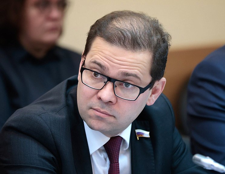 Заместитель Председателя Комитета по экологии, природным ресурсам и охране окружающей среды Борис Веснин
