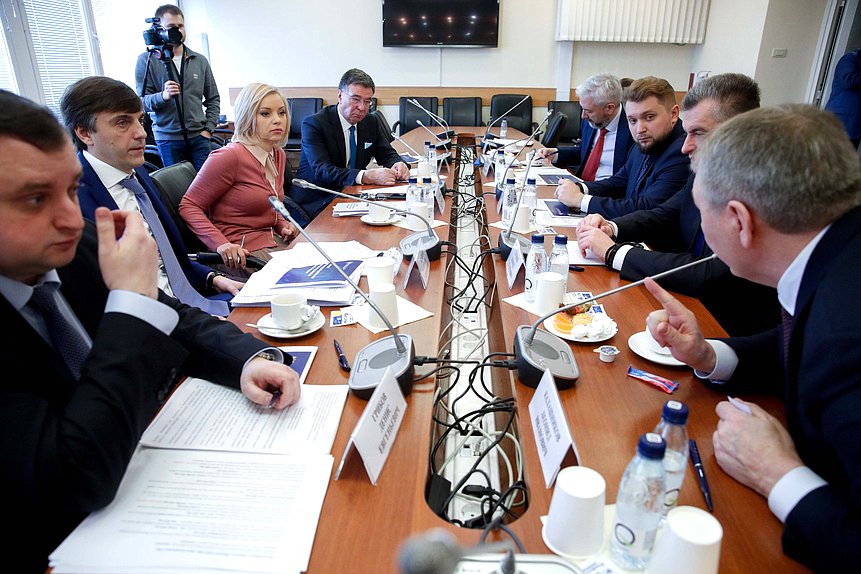 Расширенное заседание Комитета по просвещению с участием Министра просвещения РФ Сергея Кравцова