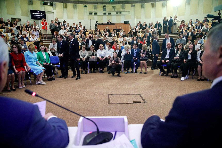 Круглый стол на тему «Заветы великих просветителей России как ключ к объединению народов»