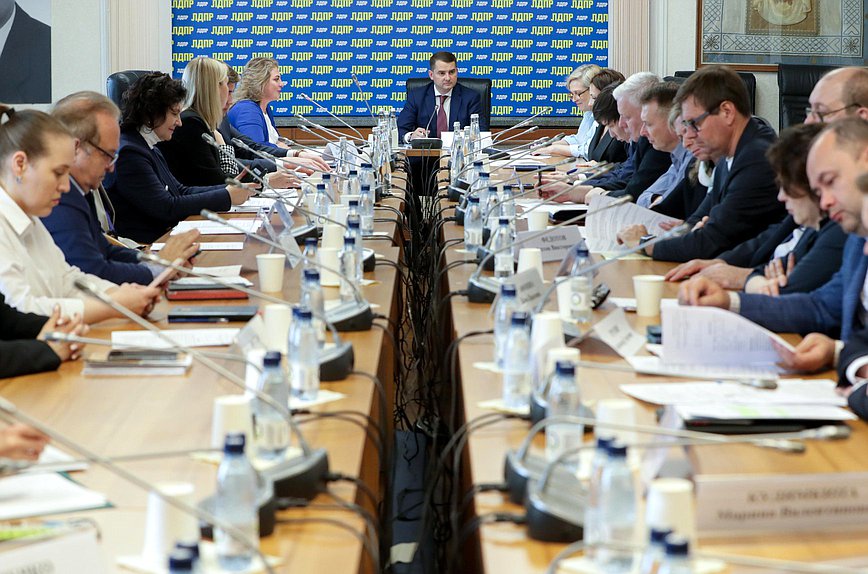 Круглый стол Комитета по труду, социальной политике и делам ветеранов на тему «Социализация инвалидов в современных условиях и их дальнейшее трудоустройство»