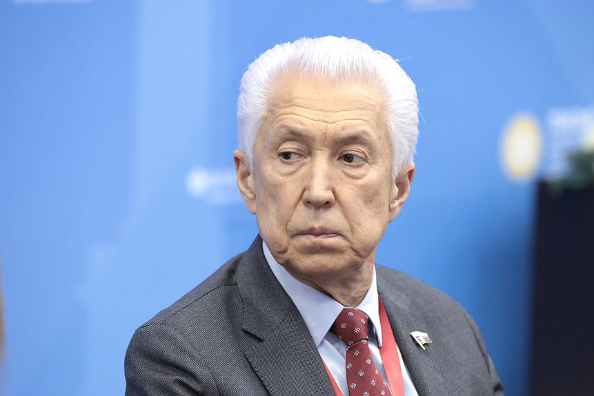Руководитель фракции "Единая Россия" Владимир Васильев