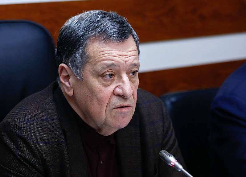 Председатель Комитета по бюджету и налогам Андрей Макаров