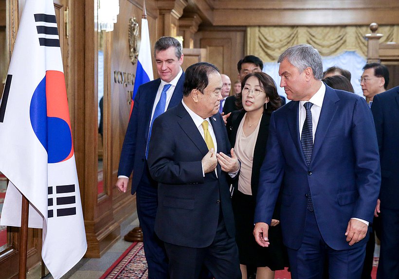 Chairman of the State Duma Viacheslav Volodin and Chairman of the National Assembly of the Republic of Korea Moon Hee-sang