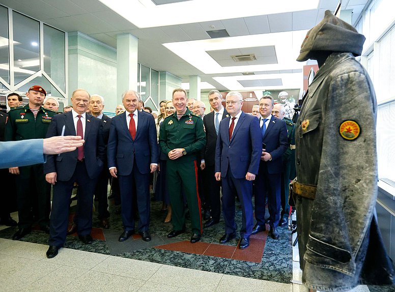 Руководитель фракции КПРФ Геннадий Зюганов, Председатель Государственной Думы Вячеслав Володин, Директор Росгвардии Виктор Золотов и Председатель Комитета по безопасности и противодействию коррупции Василий Пискарев