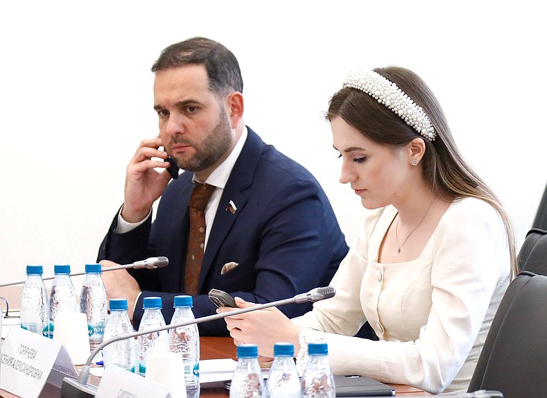 Первые заместители Председателя Комитета по науке и высшему образованию Александр Мажуга и Ксения Горячева