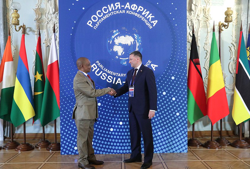 Chairman of the Committee on Ecology, Natural Resources and Environment Protection Dmitry Kobylkin (right)