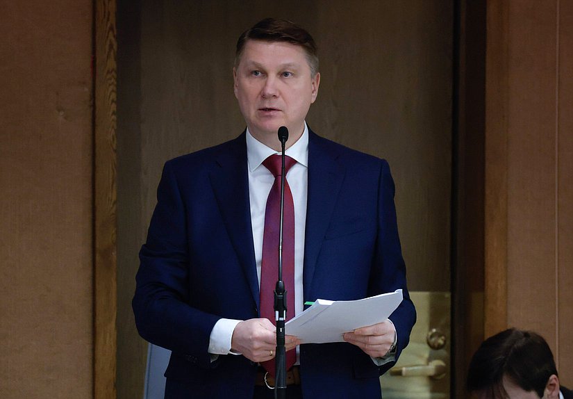 Полномочный представитель Правительства РФ в Государственной Думе Александр Синенко