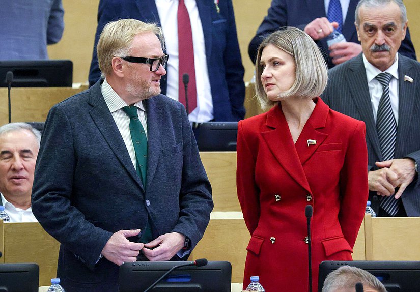 Заместитель Председателя Комитета по защите семьи, вопросам отцовства, материнства и детства Виталий Милонов и член Комитета по международным делам Мария Бутина