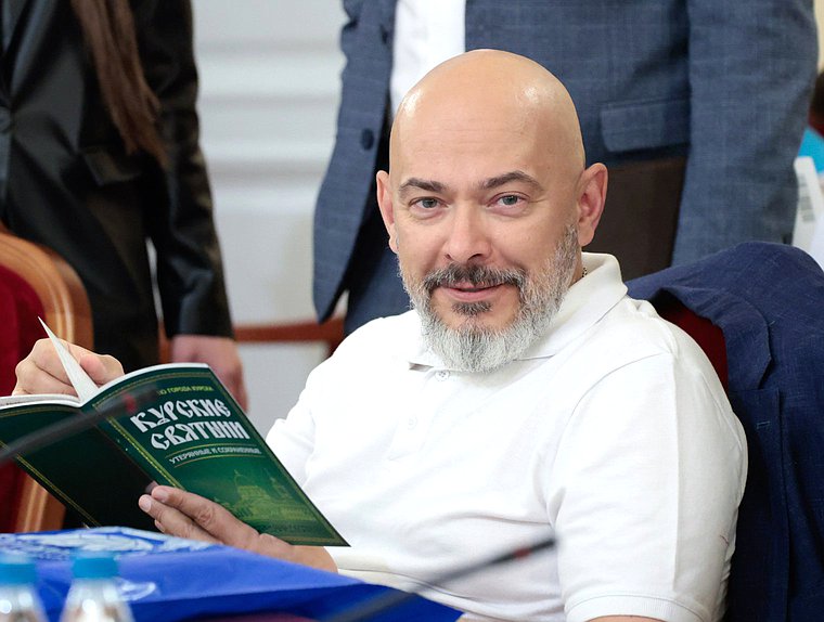 Заместитель Председателя Комитета по вопросам собственности, земельным и имущественным отношениям Николай Николаев