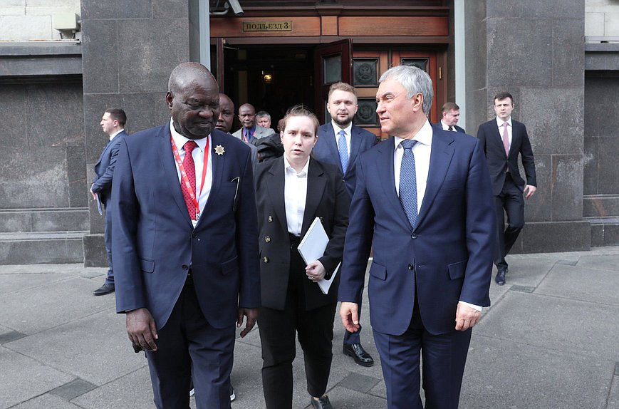 Vyacheslav Volodin, Jefe de la Duma Estatal, y Mathieu Simplice Sarandji, jefe de la Asamblea Nacional de la República Centroafricana