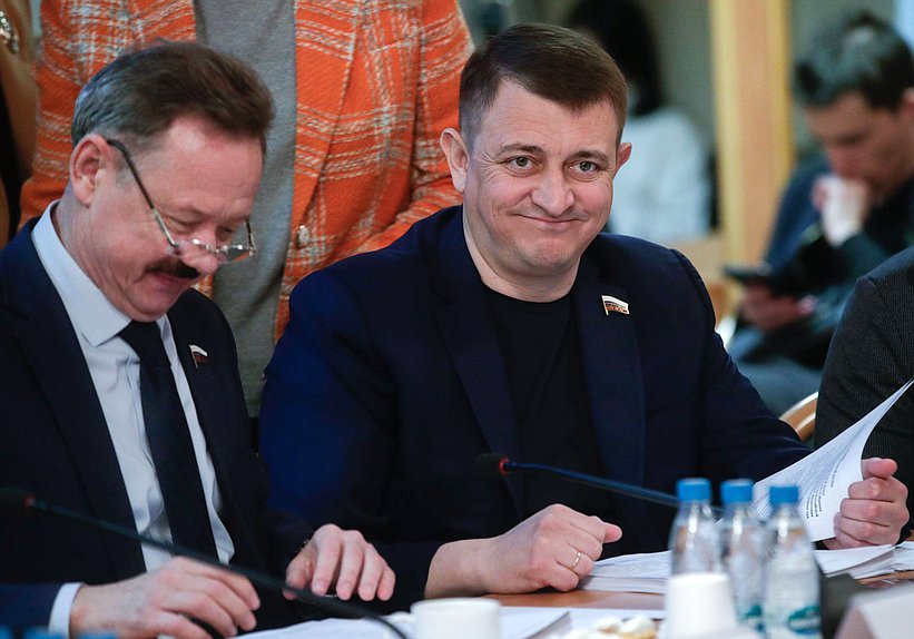 Член Комитета по вопросам собственности, земельным и имущественным отношениям Андрей Гимбатов