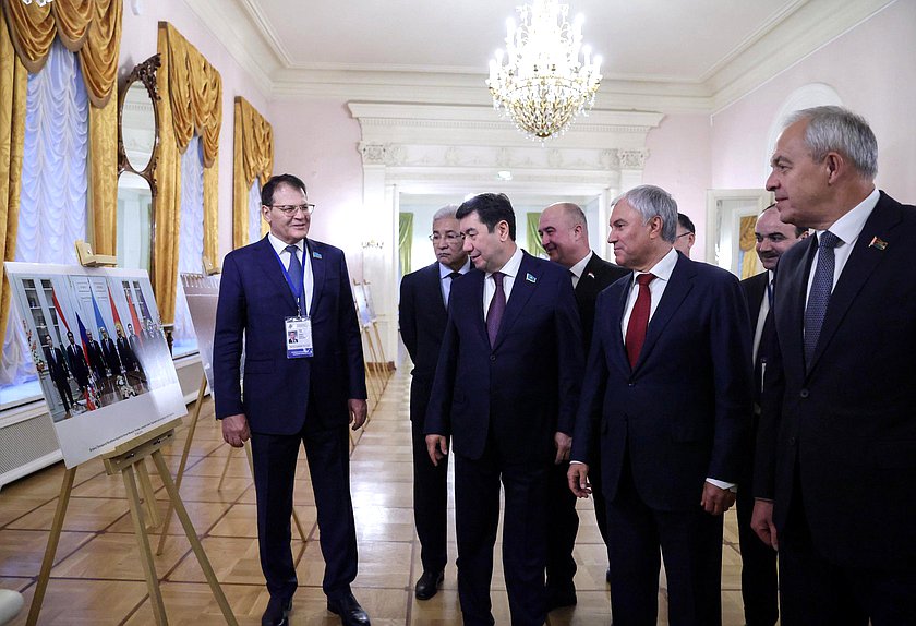 Председатель Мажилиса Парламента Республики Казахстан Ерлан Кошанов, Председатель Государственной Думы Вячеслав Володин, Председатель Палаты представителей Национального собрания Республики Беларусь Игорь Сергеенко и Председатель Маджлиси милли Маджлиси Оли Республики Таджикистан Файзали Идизода