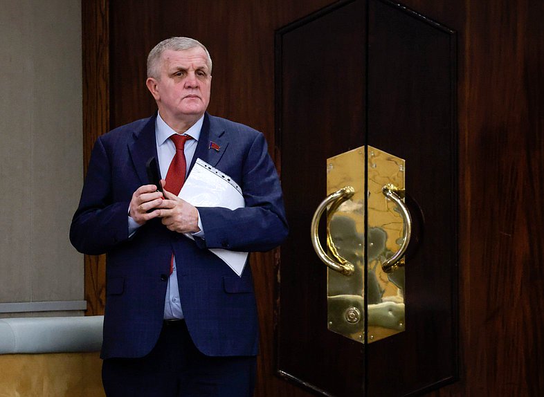 Первый заместитель Председателя Комитета по труду, социальной политике и делам ветеранов Николай Коломейцев