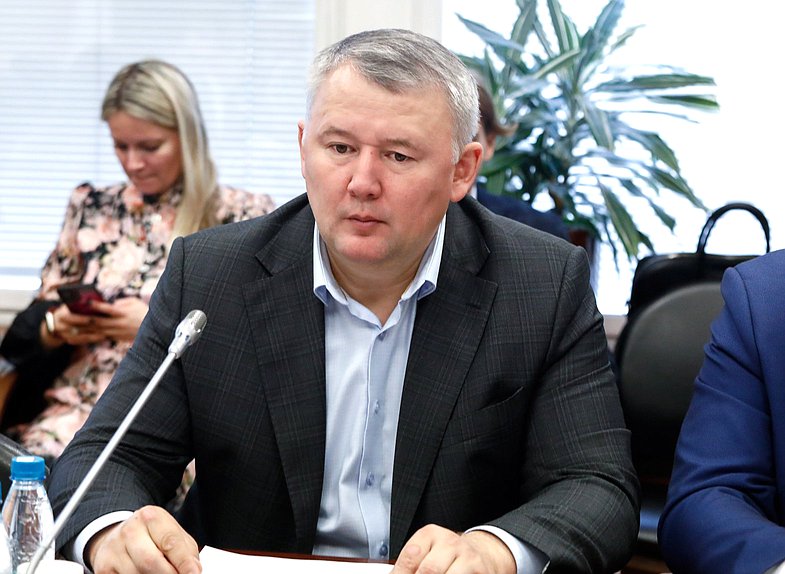 Член Комитета по молодежной политике Вячеслав Дамдинцурунов