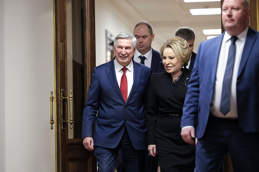 Первый заместитель Председателя Государственной Думы Иван Мельников и Председатель Совета Федерации Валентина Матвиенко