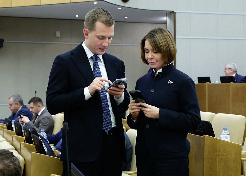 Председатель Комитета по молодежной политике Артем Метелев и Первый заместитель Председателя Комитета по малому и среднему предпринимательству Альфия Когогина