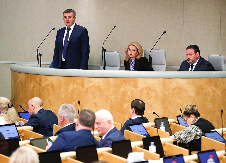 Статс-секретарь – заместитель Министра труда и социальной защиты РФ Андрей Пудов, заместитель Председателя Правительства РФ Татьяна Голикова и Министр труда и социальной защиты РФ Антон Котяков