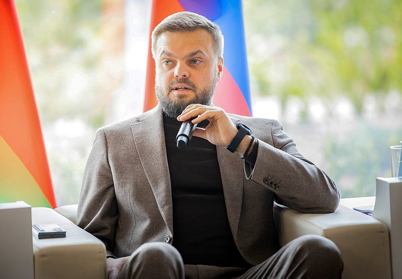 Заместитель Председателя Комитета по делам СНГ, евразийской интеграции и связям с соотечественниками Артем Туров