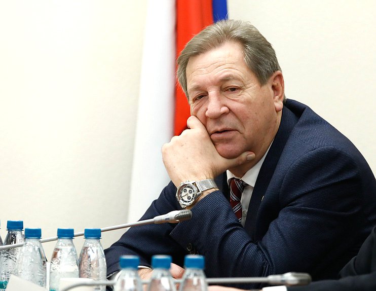 Член Комитета по науке и высшему образованию Михаил Кузьмин