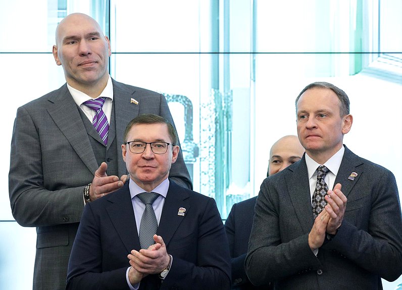 Первый заместитель Председателя Комитета по туризму и развитию туристической инфраструктуры Николай Валуев, Секретарь Генерального совета Партии "Единая Россия", Первый заместитель Председателя Совета Федерации Федерального Собрания РФ Владимир Якушев и член Комитета по строительству и ЖКХ Александр Сидякин