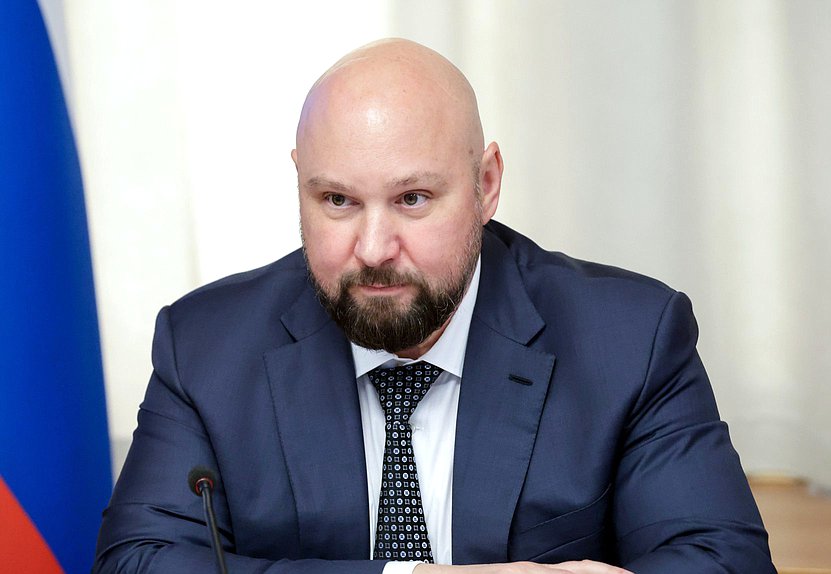 Первый заместитель Председателя Комитета по строительству и ЖКХ Владимир Кошелев