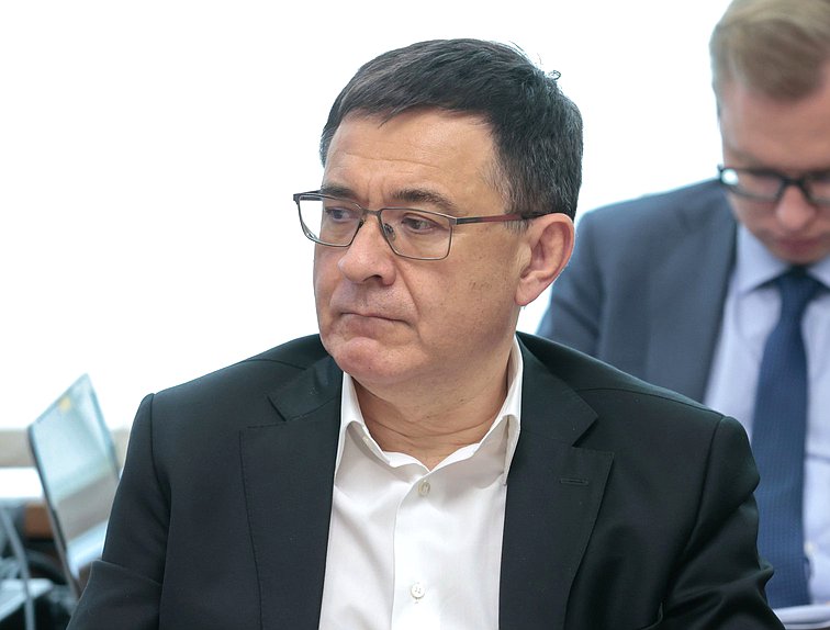 Первый заместитель Председателя Комитета по энергетике Валерий Селезнев