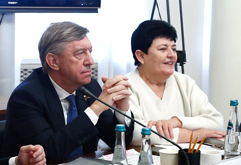 Члены Комитета по культуре Сергей Соловьев и Ольга Германова