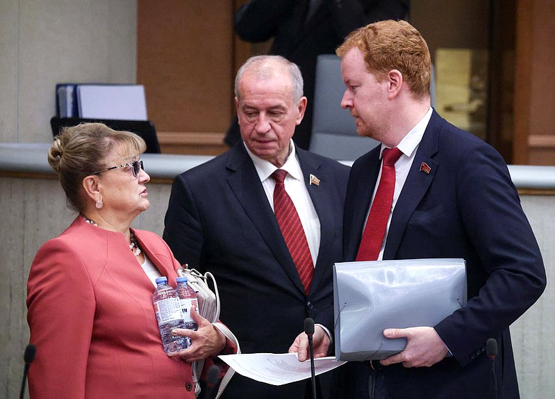 Член Комиссии по Регламенту и обеспечению деятельности Государственной Думы Ольга Алимова, Первый заместитель Председателя Комитета по энергетике Сергей Левченко и член Комитета по бюджету и налогам Денис Парфенов