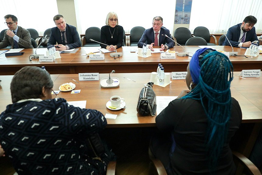 Встреча членов Комитета по экономической политике с представителями Габона и Экваториальной Гвинеи