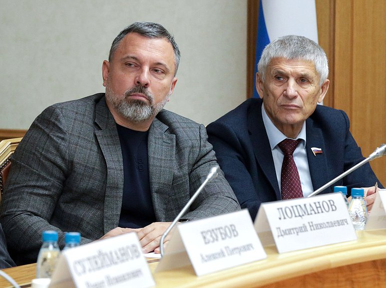 Члены Комитета по аграрным вопросам Дмитрий Лоцманов и Алексей Лавриненко