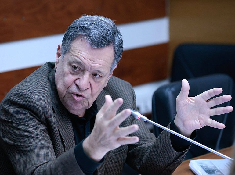 Председатель Комитета по бюджету и налогам Андрей Макаров