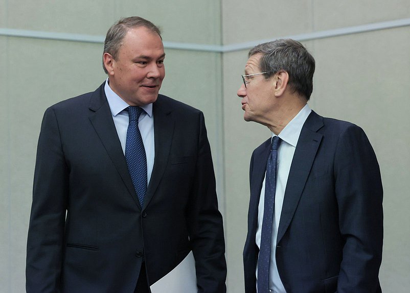 Заместитель Председателя Государственной Думы Петр Толстой и Первый заместитель Председателя Государственной Думы Александр Жуков