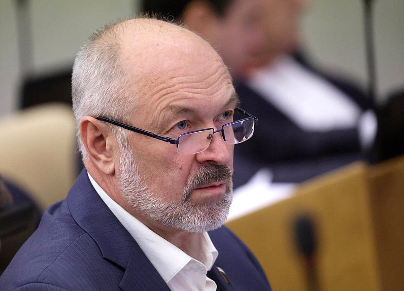 Член Комитета по обороне Евгений Лебедев