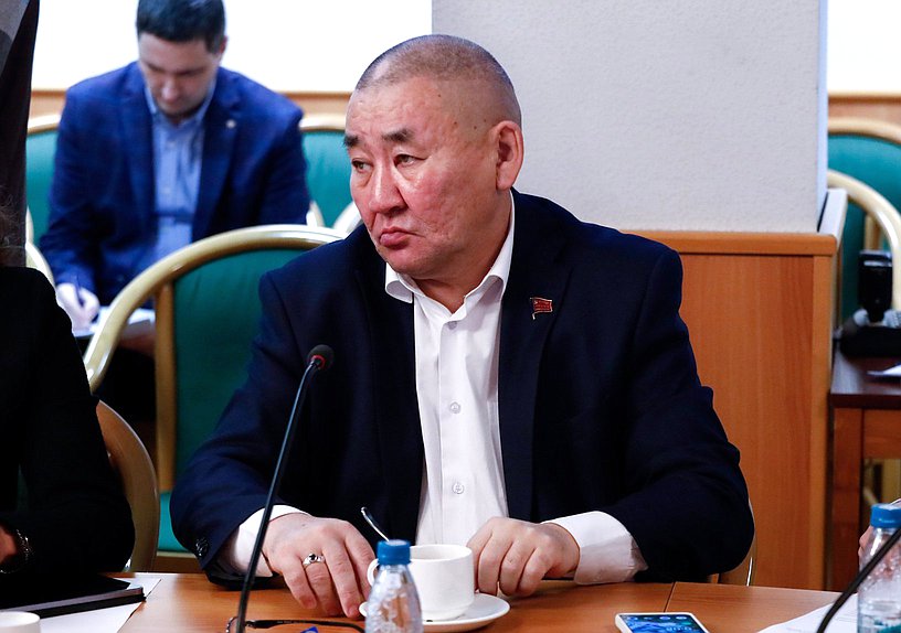 Член Комитета по транспорту и развитию транспортной инфраструктуры Петр Аммосов