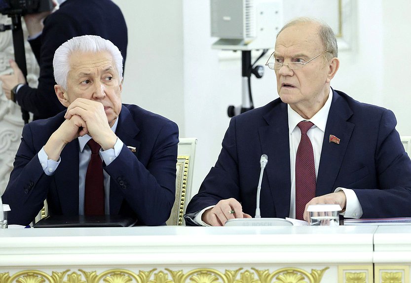 Руководитель фракции "Единая Россия" Владимир Васильев и руководитель фракции КПРФ Геннадий Зюганов