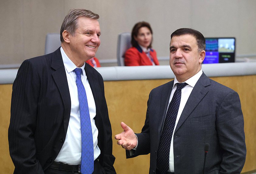 Первый заместитель Председателя Комитета по энергетике Игорь Ананских и заместитель Председателя Комитета по малому и среднему предпринимательству Тимур Каноков