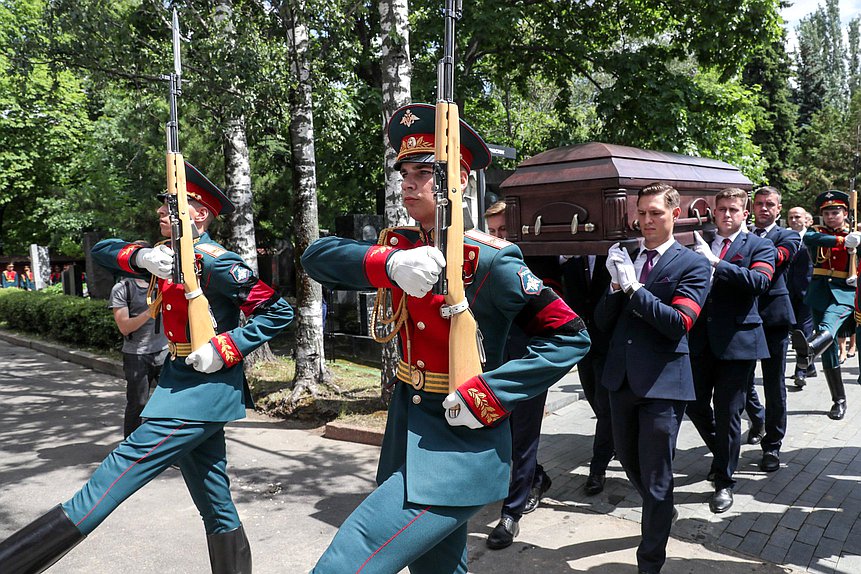 Церемония прощания с членом Комитета по международным делам Артуром Чилингаровым